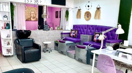 Салон ReStart Beauty в София, Област София, с модерен дизайн и уютна атмосфера.