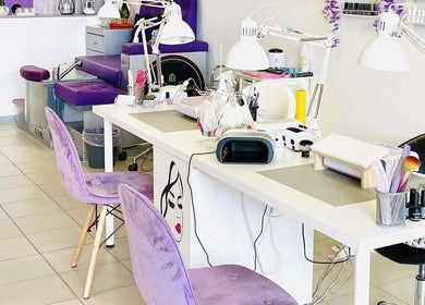 Интериор на ReStart Beauty, София, Област София, BG, с просторна зона за маникюр и модерно обзавеждане.