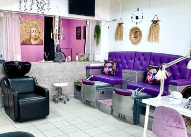 Интериор на Re-Start Beauty в София, Област София, BG, със стилен будистки декор и модерни мебели.