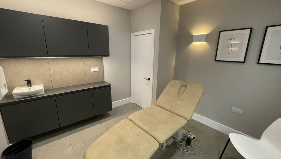 Massage by Adrienne/Therapy Spaces South Wimbledon изображение 1