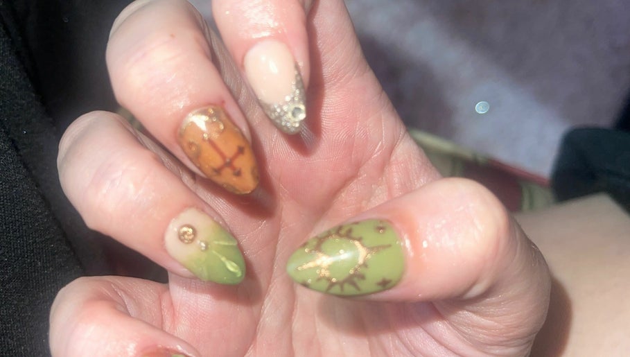 DumBunni Nails image 1