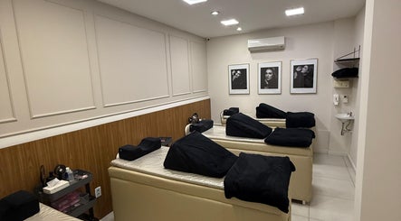 Sala de tratamento Glam Lashes em Espírito Santo, Espírito Santo, BR com poltronas confortáveis.