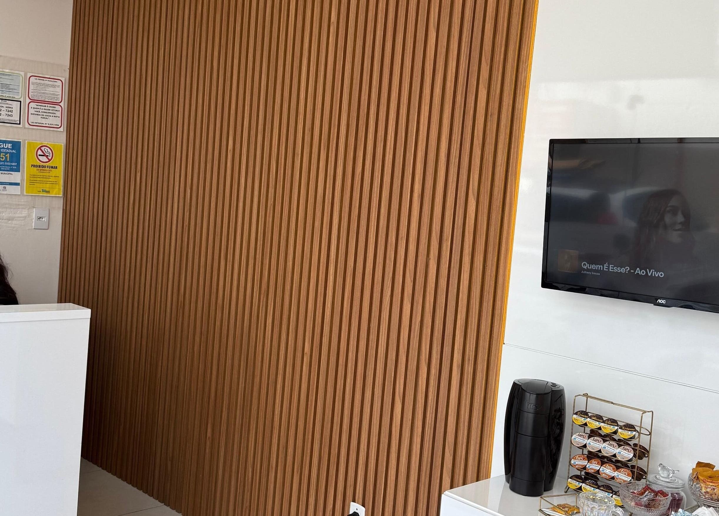 Recepção da Glam Lashes com decoração moderna em Espírito Santo, Espírito Santo, BR.