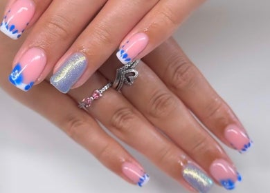 Elegant blue and pink nail art at Geeleigh Beauty Bar, Reading, England, GB.