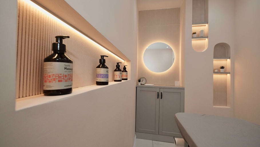 Juli's Therapeutic Care, London, bilde 1