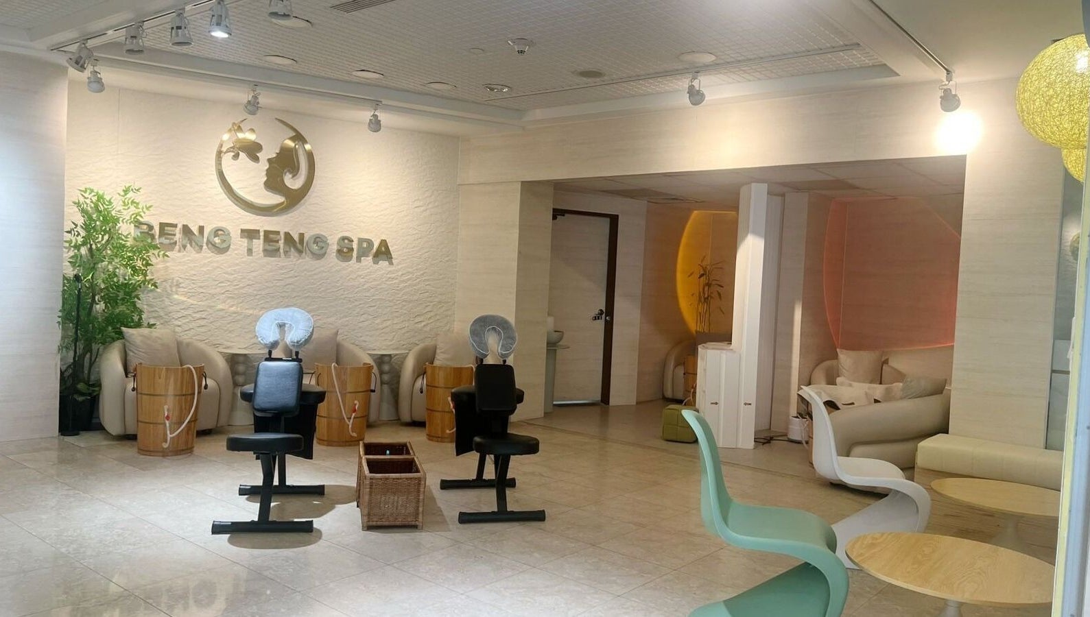 Relaxing interior of Beng Teng Spa in Tumon, GU, featuring massage chairs and tranquil decor.