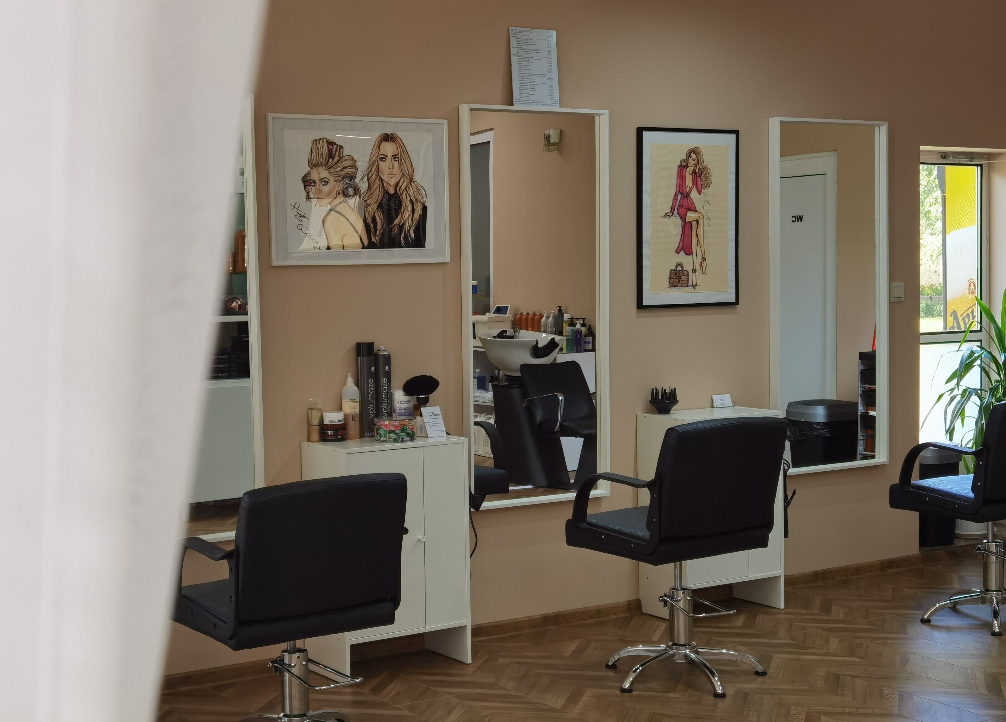 Интериор на Студио за красота ДАРИ, София, Област София, BG с комфортни кресла и модерно декор.