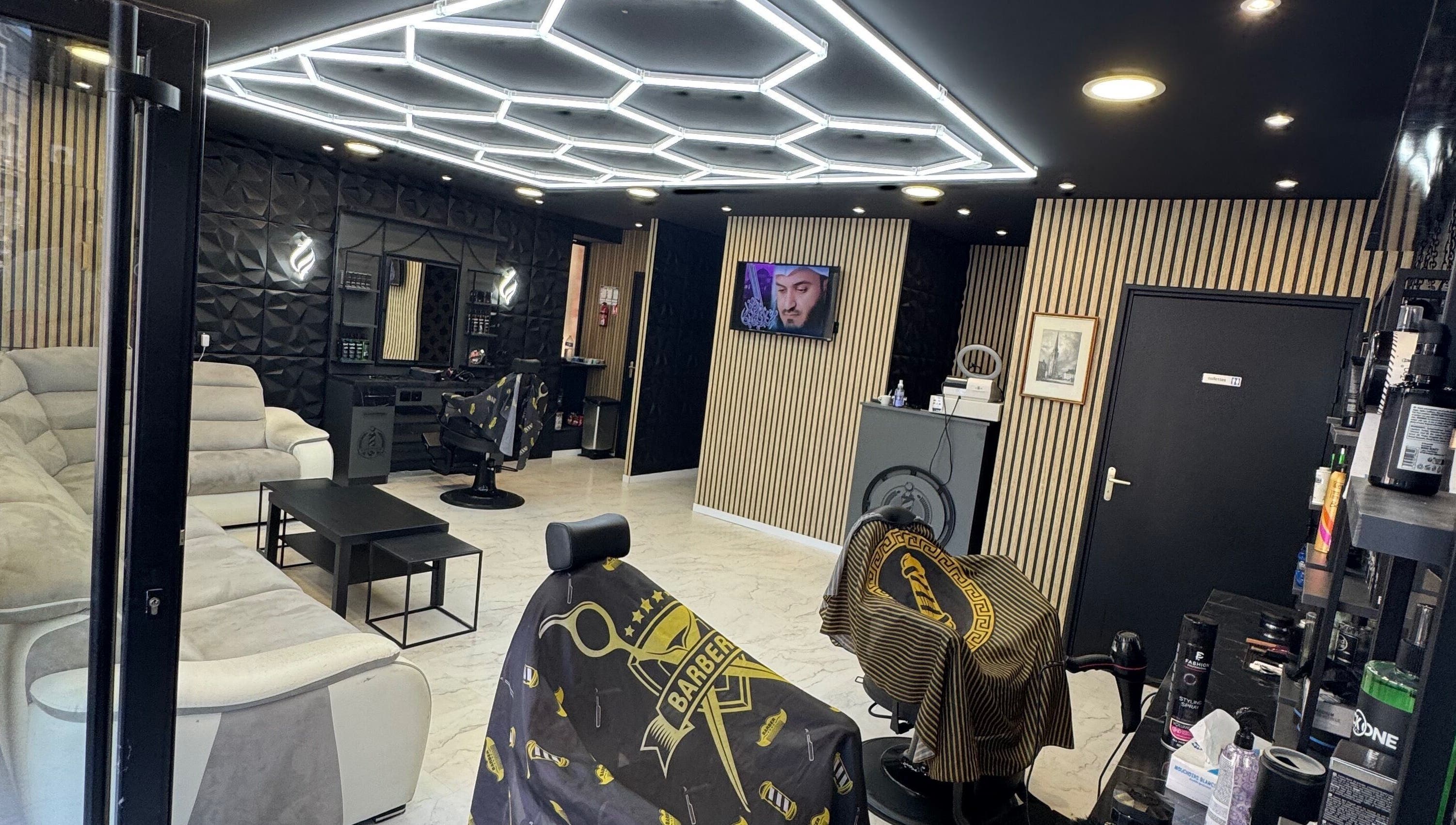 Intérieur élégant de Jaad Coiffure Mixte à Saint-Nicolas-de-Redon, Pays De La Loire, FR.