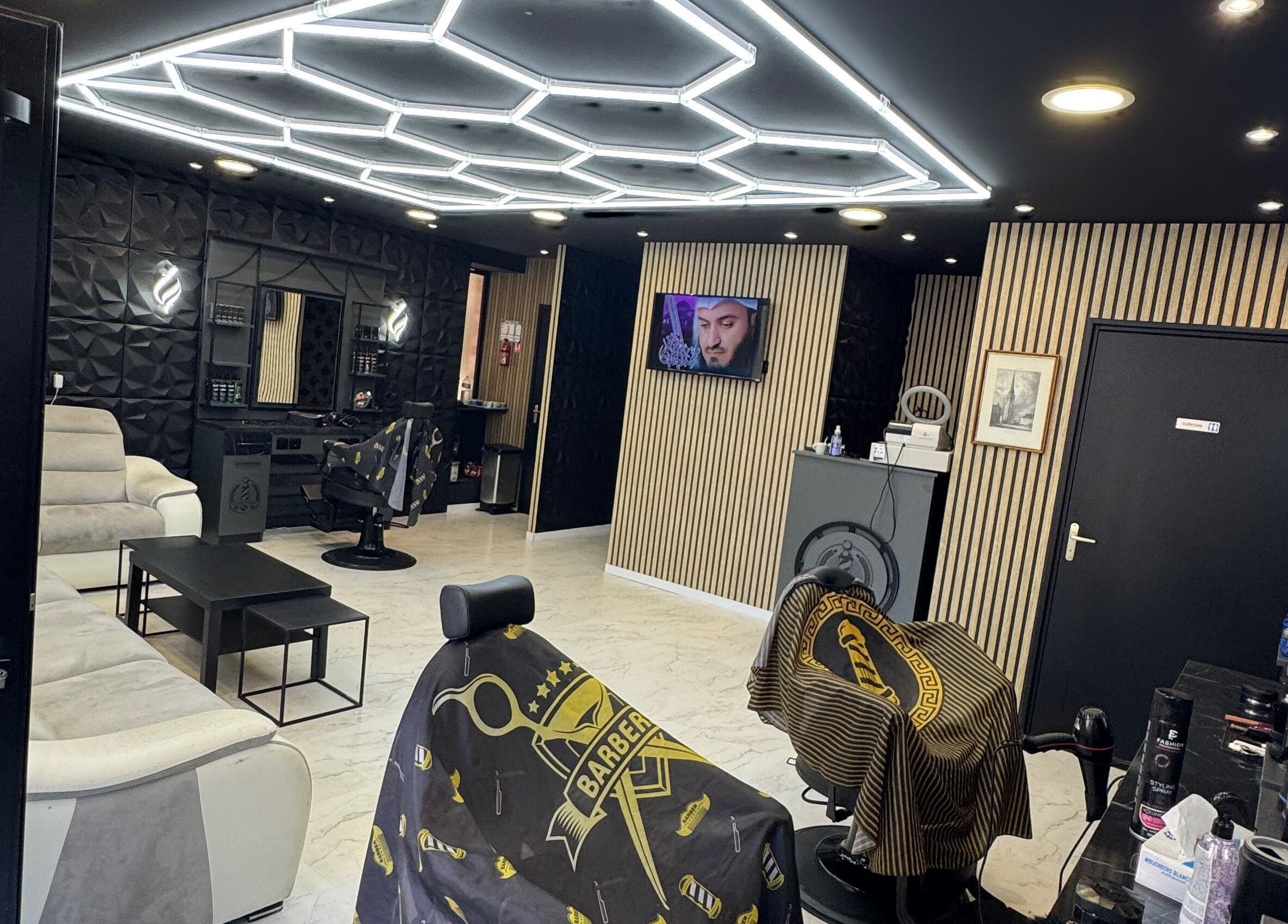 Intérieur élégant de Jaad Coiffure Mixte à Saint-Nicolas-de-Redon, Pays De La Loire, FR.