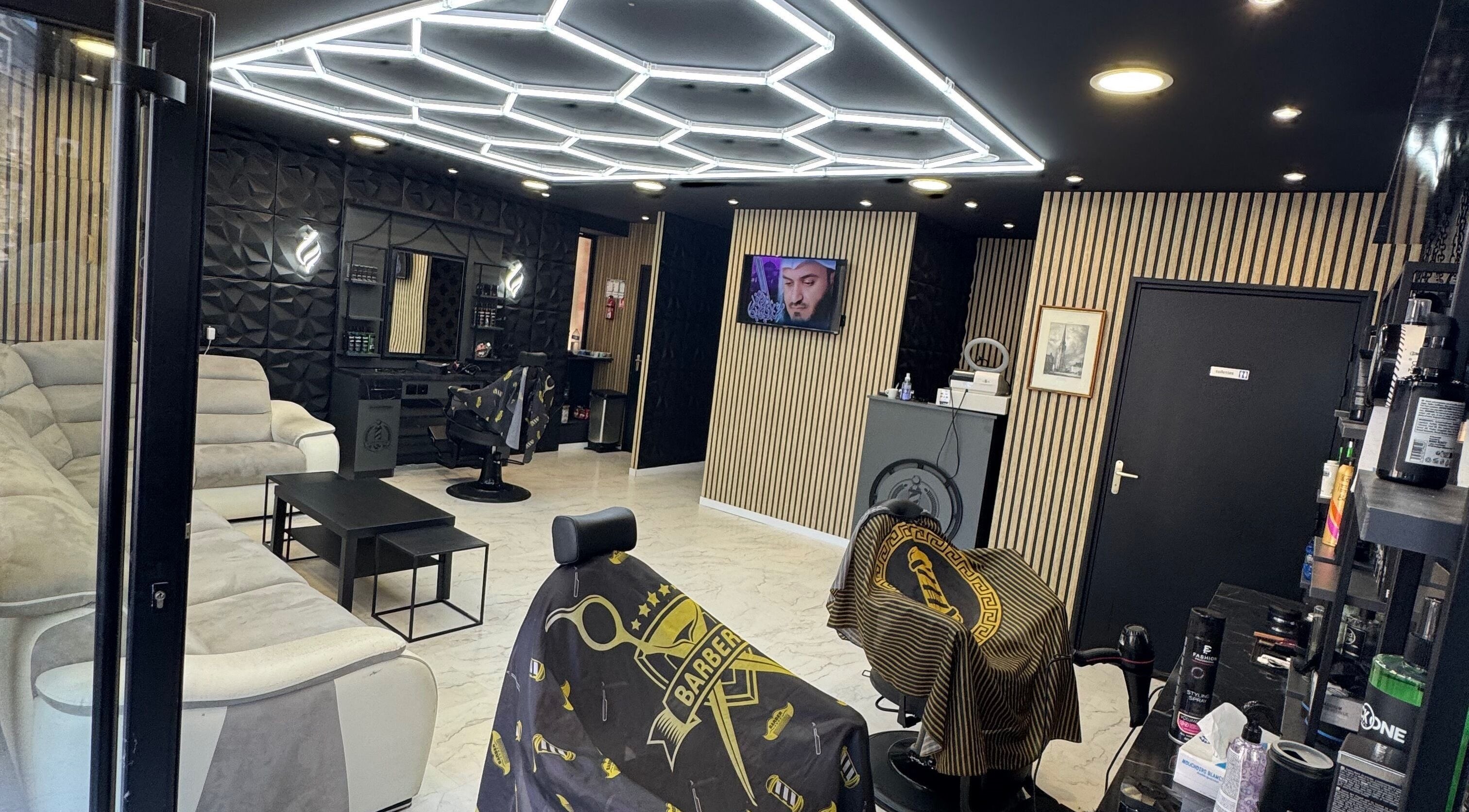 Intérieur élégant de Jaad Coiffure Mixte à Saint-Nicolas-de-Redon, Pays De La Loire, FR.