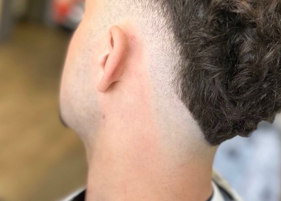 Dégradé effilé chez Jaad Coiffure Mixte à Saint-nicolas-de-redon, Pays De La Loire, FR. Style moderne pour hommes.