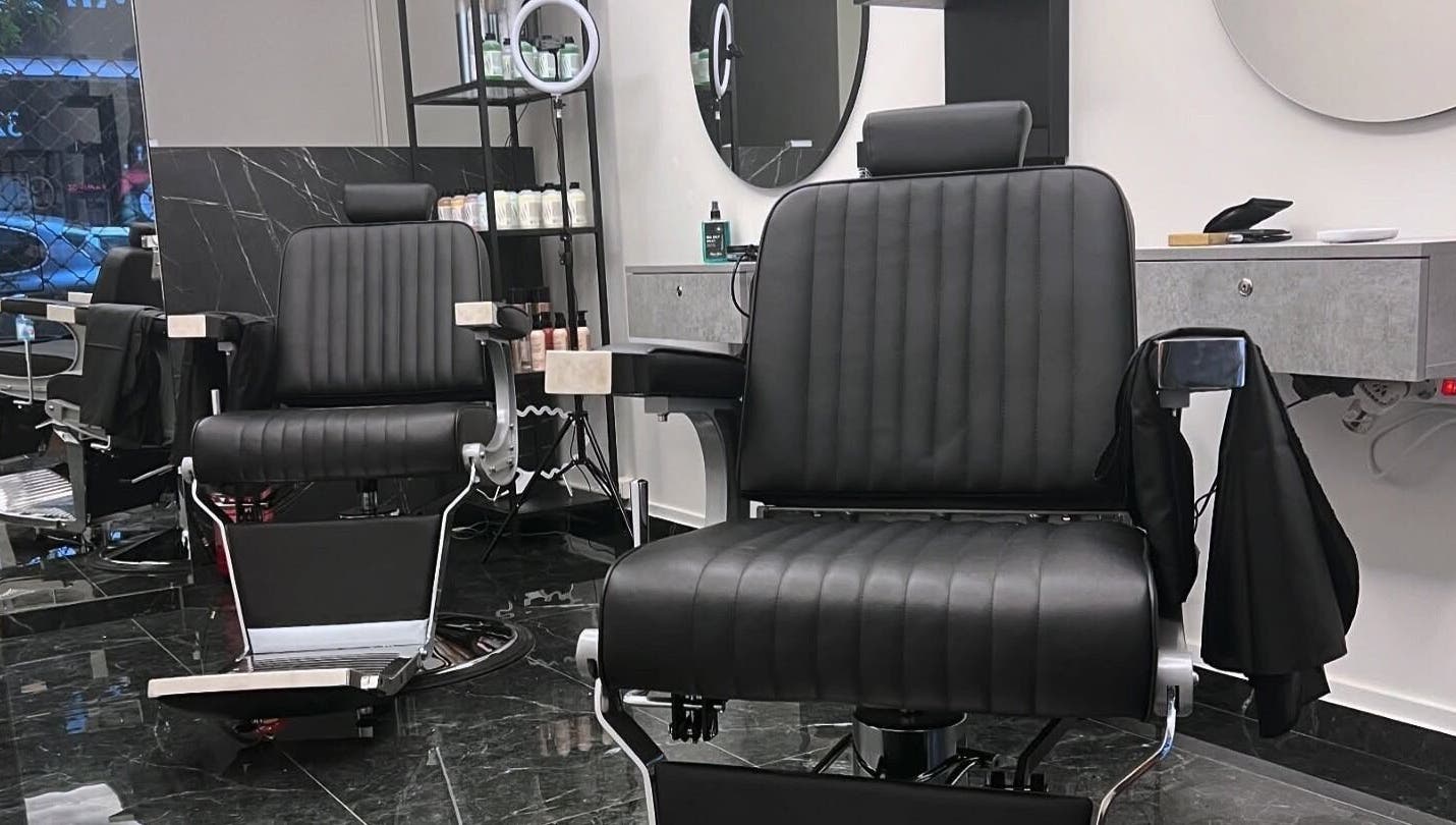 Καρέκλες κομμωτηρίου στο Virtus Hair Studio, Αθήνα, Κυψέλη, GR