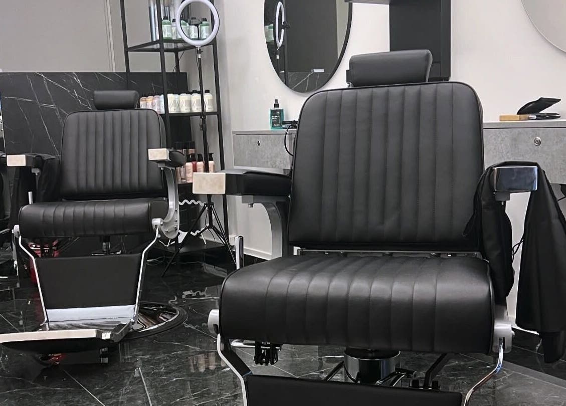 Καρέκλες κομμωτηρίου στο Virtus Hair Studio, Αθήνα, Κυψέλη, GR