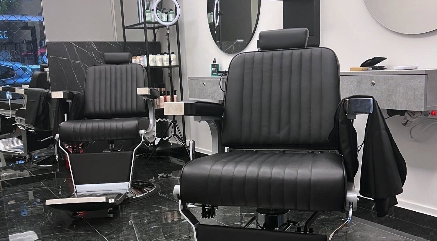 Καρέκλες κομμωτηρίου στο Virtus Hair Studio, Αθήνα, Κυψέλη, GR
