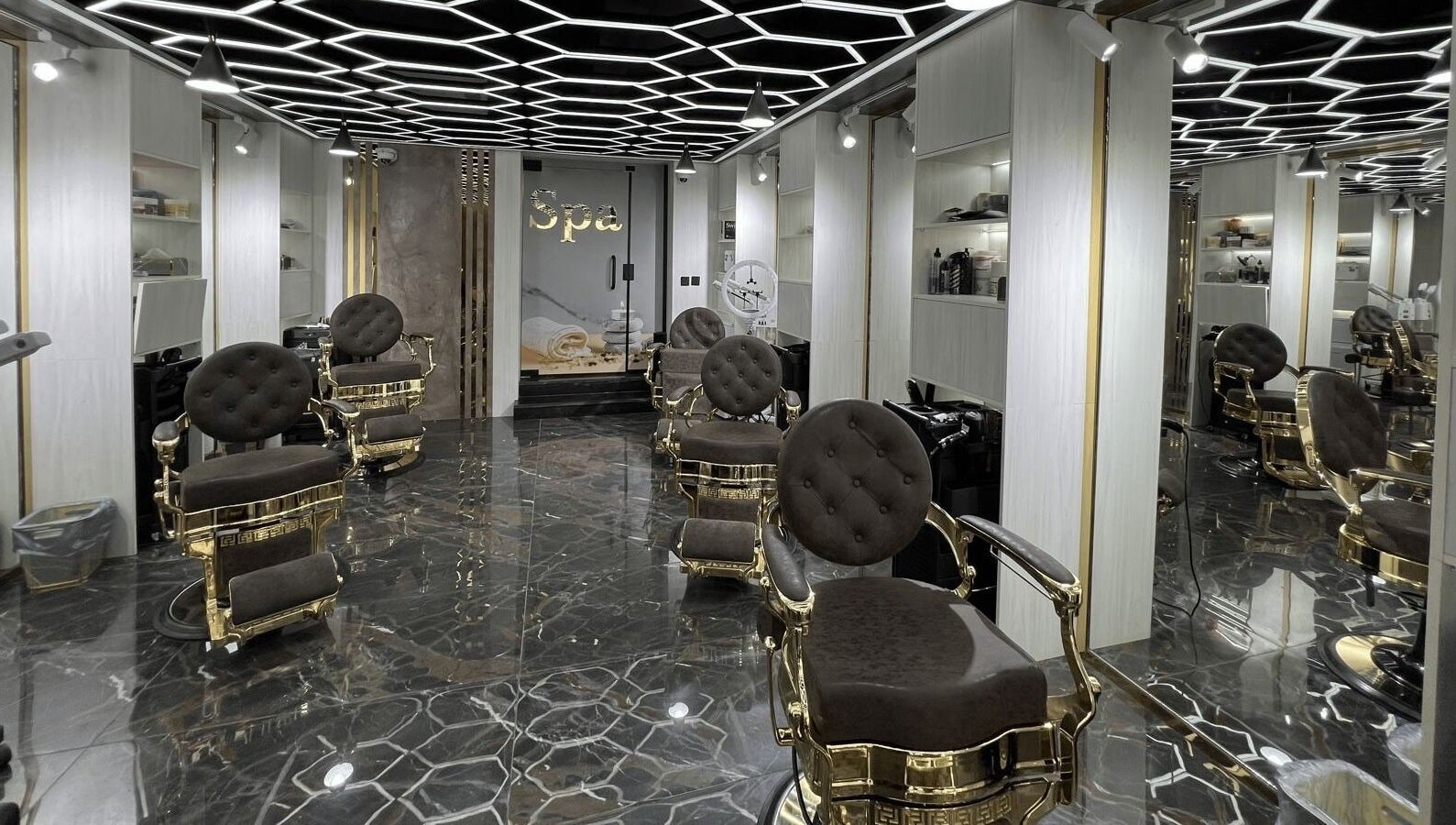 Elegant interior of Team Salon in الرياض, Riyadh Province, SA, featuring chic styling stations.