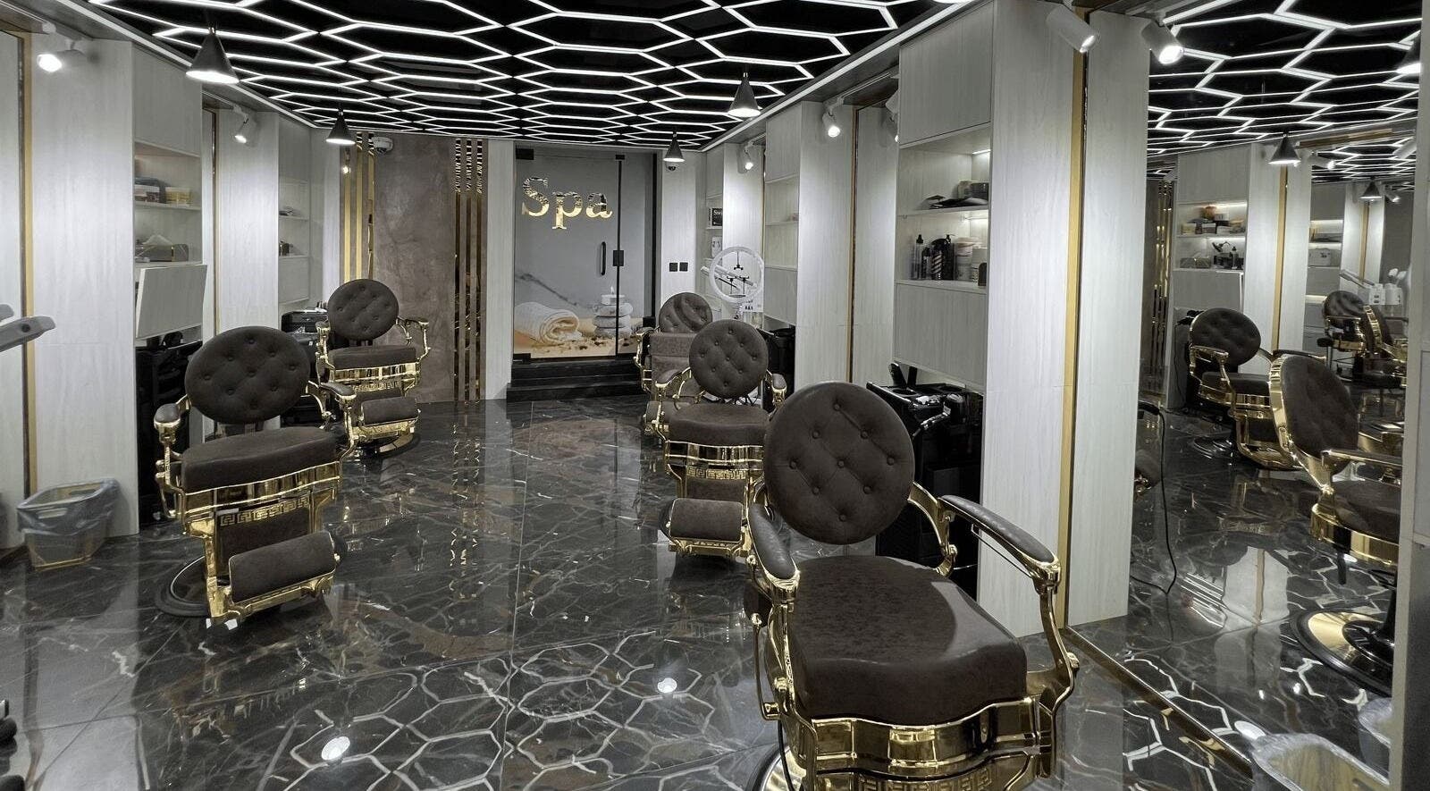 Elegant interior of Team Salon in الرياض, Riyadh Province, SA, featuring chic styling stations.