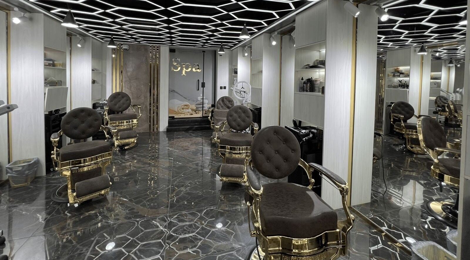 Elegant interior of Team Salon in الرياض, Riyadh Province, SA, featuring chic styling stations.