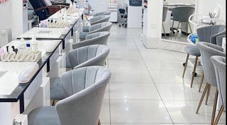 Modern Nails Spa