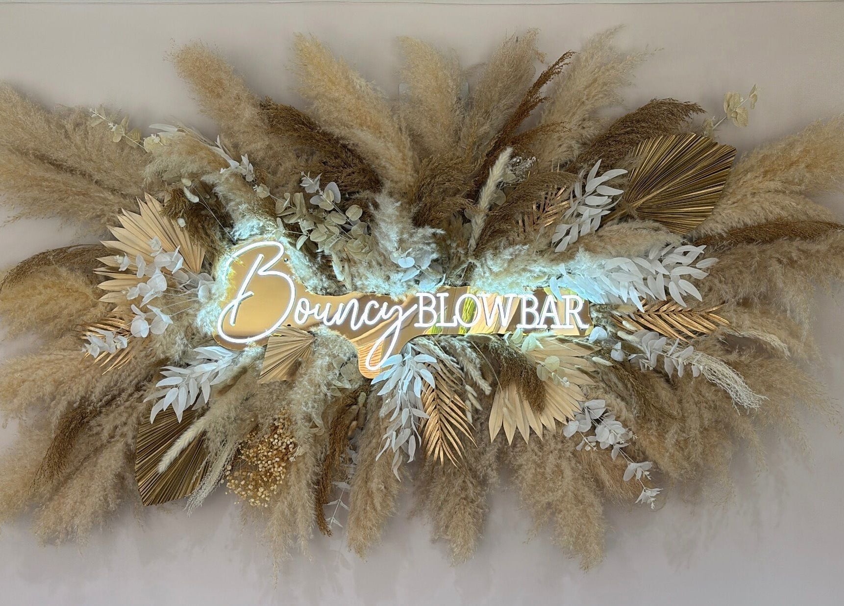 Bouncy Blowbar floral decor in Rochford, England, GB with pampas grass and golden leaves.
