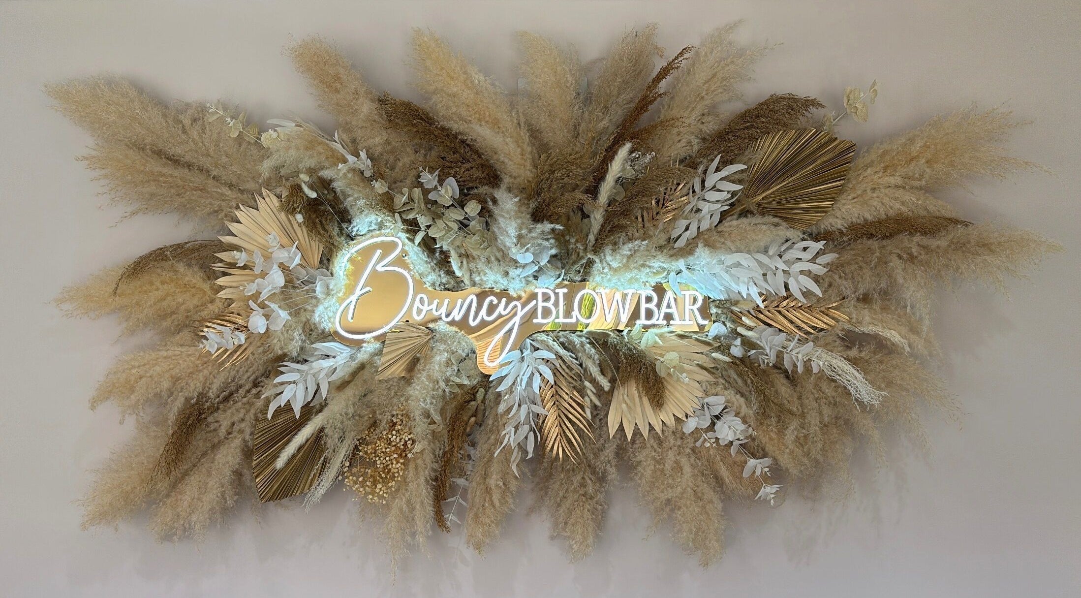 Bouncy Blowbar floral decor in Rochford, England, GB with pampas grass and golden leaves.