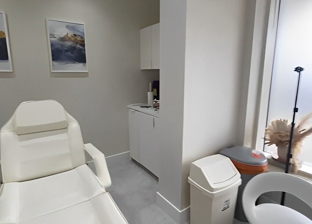 Elegant treatment room at CLINICBYSALMA, London, England, GB with a comfortable chair and modern decor.