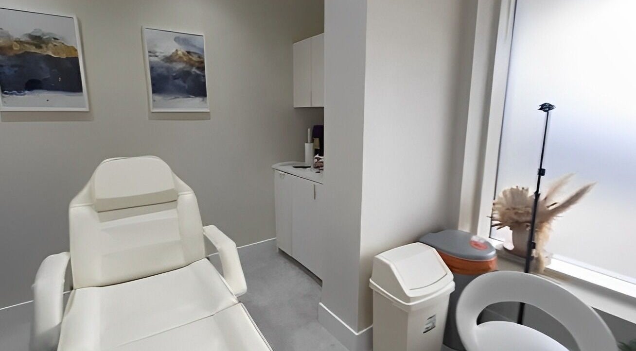 Elegant treatment room at CLINICBYSALMA, London, England, GB with a comfortable chair and modern decor.