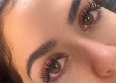 Close-up of eyelash extensions at Halo Beauty Studio, Letchworth Garden City, England, GB.