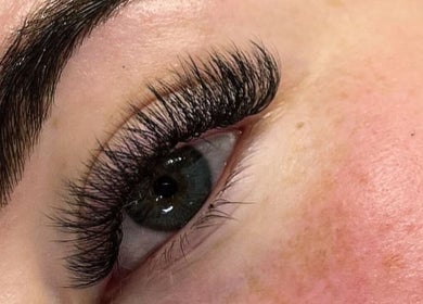 Close-up of eyelashes at Halo Beauty Studio, Letchworth Garden City, England, GB for a perfect lash finish.