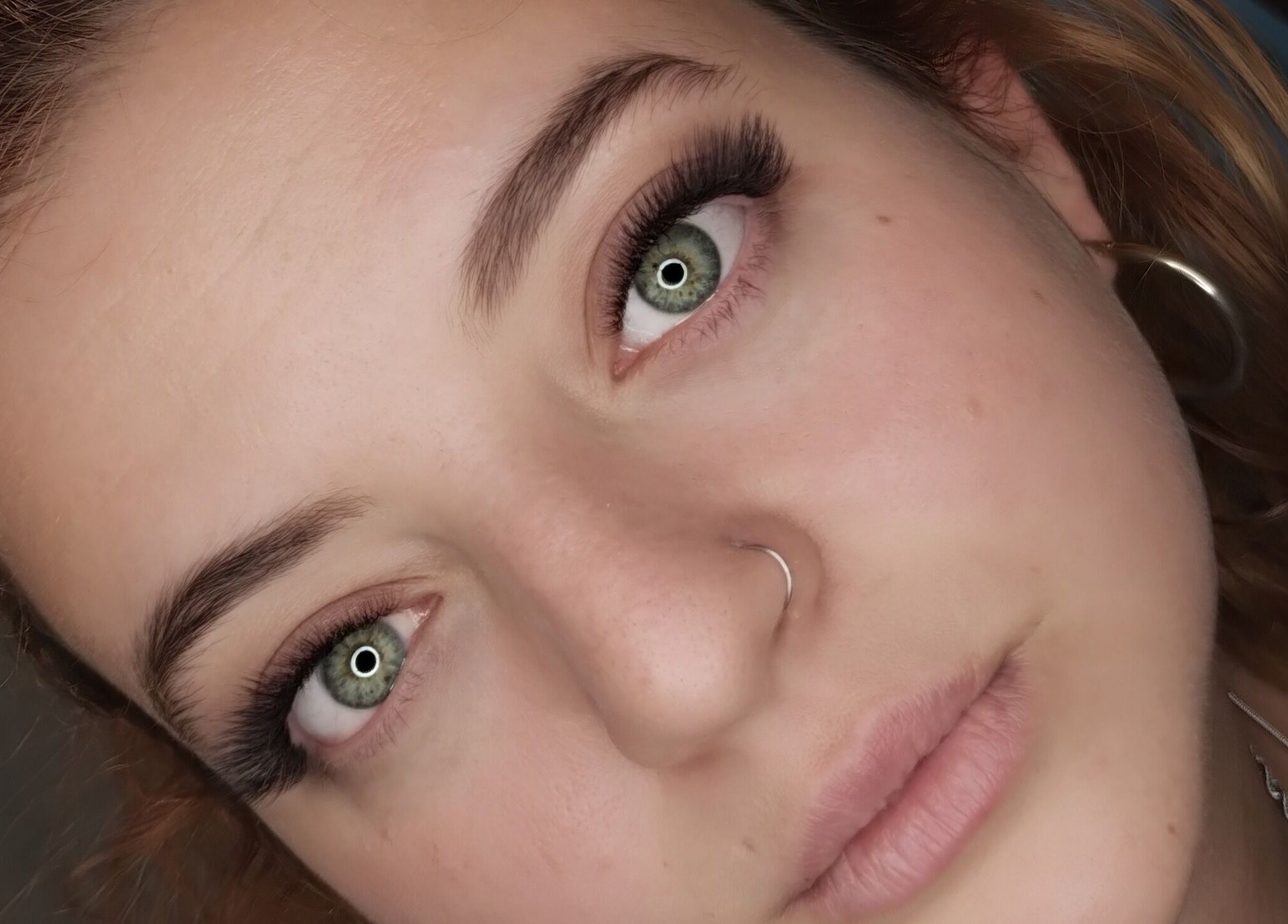 Primer plano de ojos con pestañas en Mujeres Del Reino, Buenos Aires, Ciudad Autónoma De Buenos Aires, AR.