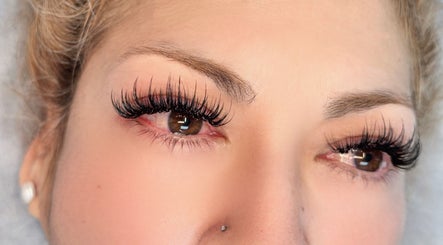 Art Lash Extension image 2