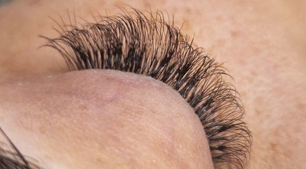 Eyeconic Brows & Lashes image 2