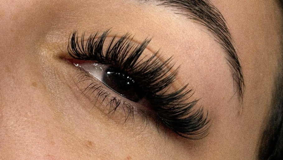 Lash Lounge image 1