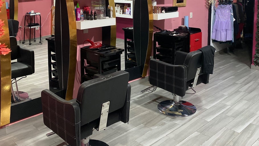 Pacos Salon image 1