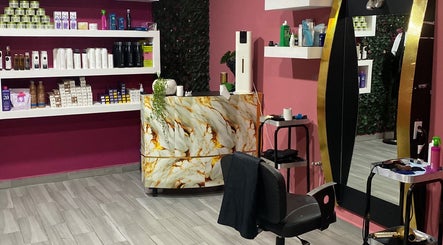 Pacos Salon image 2