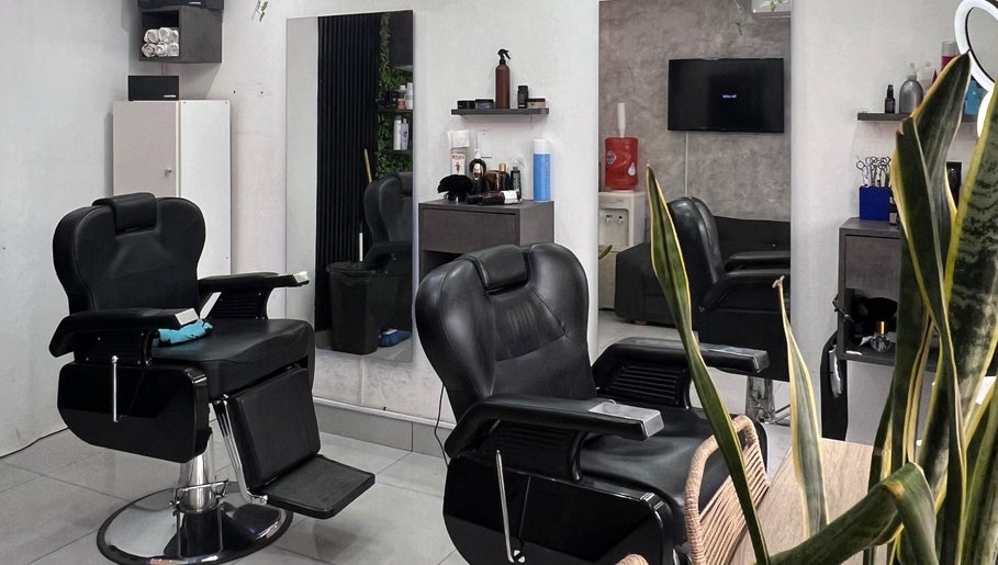 Giani Barber image 1