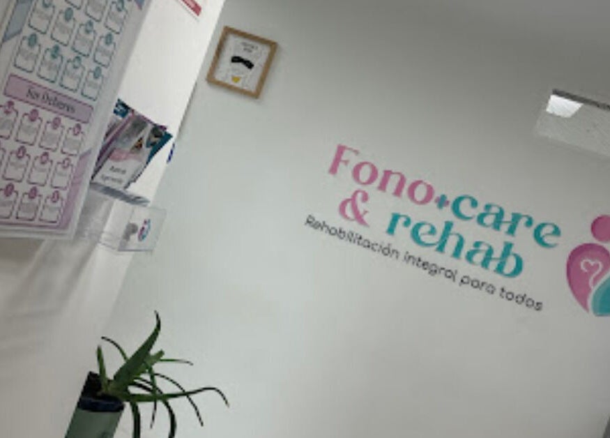 Entrada de Fono-Care con logotipo y decoración en Bogotá, Bogotá, CO.