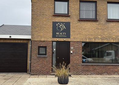 Voorgevel van Beauty by Kristina in Gistel, Vlaams Gewest, BE met prominente gevelbekleding.