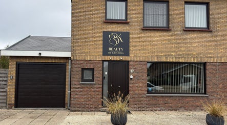 Voorgevel van Beauty by Kristina in Gistel, Vlaams Gewest, BE met prominente gevelbekleding.