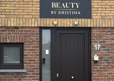 Vooraanzicht van Beauty by Kristina in Gistel, Vlaams Gewest, BE met een stijlvolle gevel.