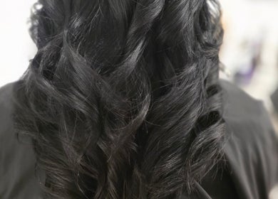 Elegant black curls styled at JAIYA BEAUTÉ 🌸 Heidi, Montréal, Québec, CA for a glamorous look.