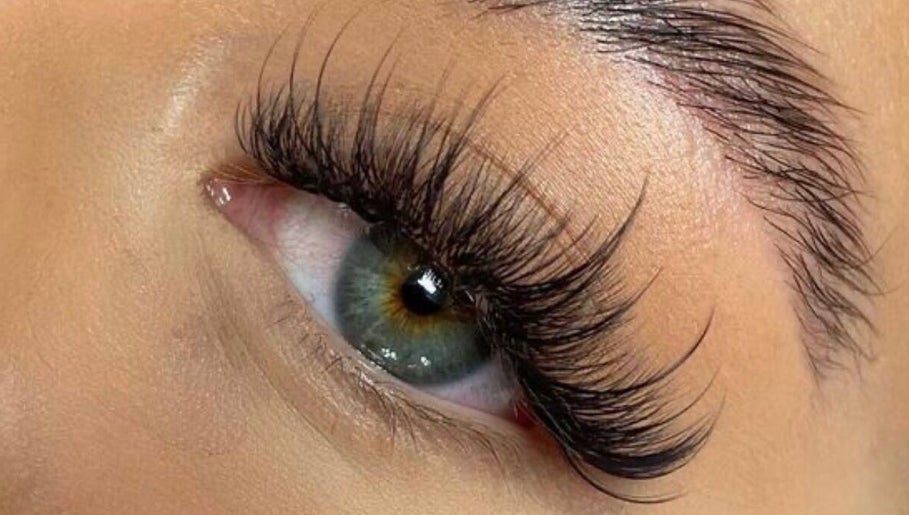 luxe_lashes_brows image 1