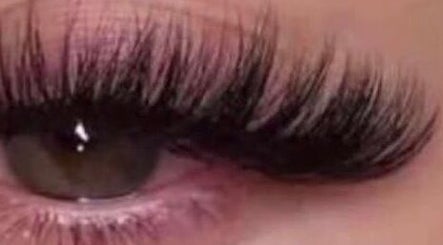 luxe_lashes_brows image 3