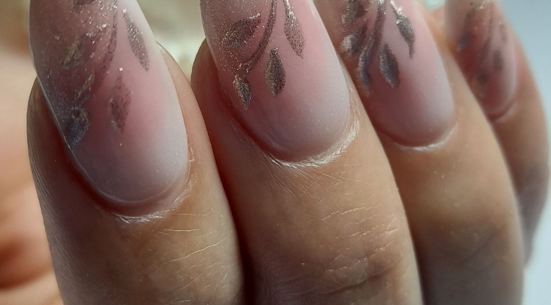 Diseño de uñas sofisticado en Atelier Nails Temuco, Cautin, Araucanía, CL.