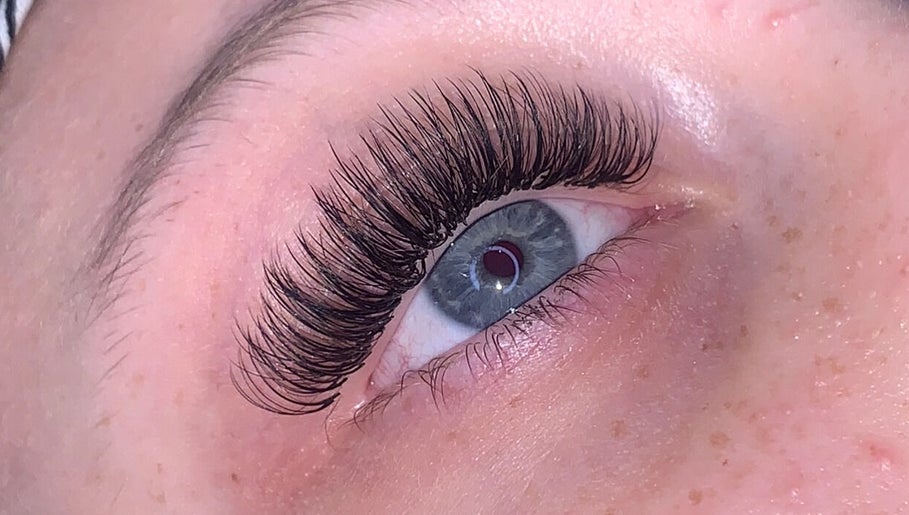 Gina Louise lashes image 1