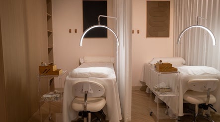 Calming lash treatment room at The Usual Lash in Darien, Connecticut, US with modern decor and cozy ambiance.