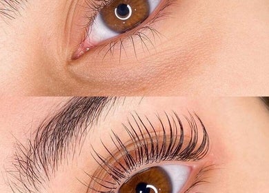 Before and after lash lift at KAYA Beauty Lounge, Montréal, Québec, CA, showcasing enhanced lash volume.