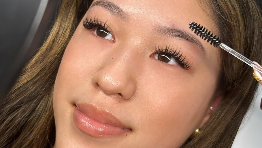 Lashes With Cece, bilde 1