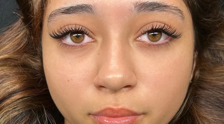 Lashes With Cece, bilde 3