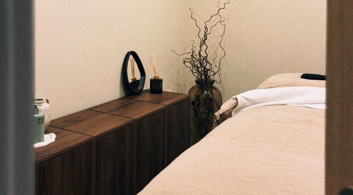 Cozy treatment room at Emma W Beauty at Muse Studio, Bristol, England, GB with soft linens and calming decor.