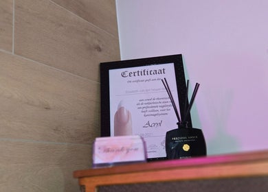 Certificaat en geurstokjes bij Beauty Nails & Beauty Feets in Ede, Gelderland, NL.